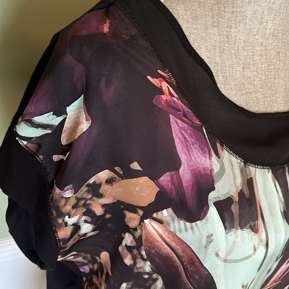 Beautiful blouse with T-shirt back size Large - Picture 4 of 5